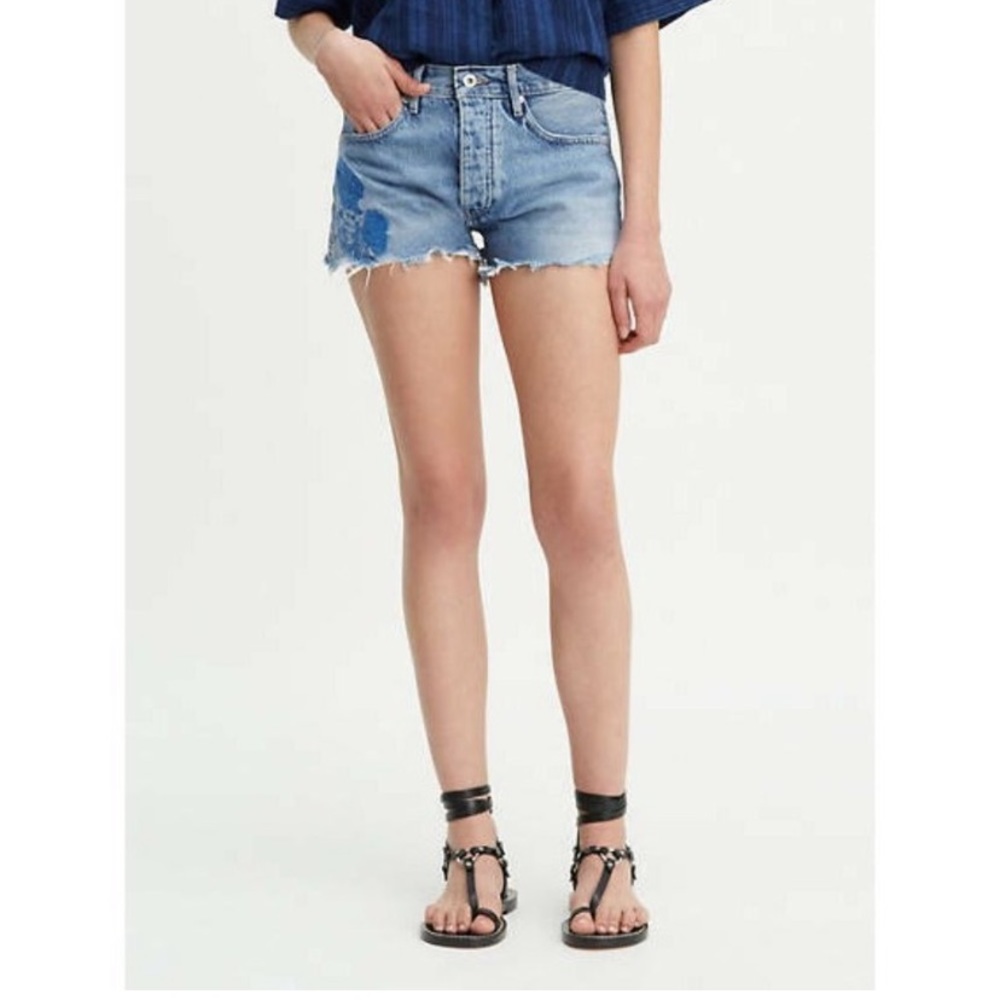 Levi’s High Rise Straight Shape Cutoff Embroidered Denim Shorts
